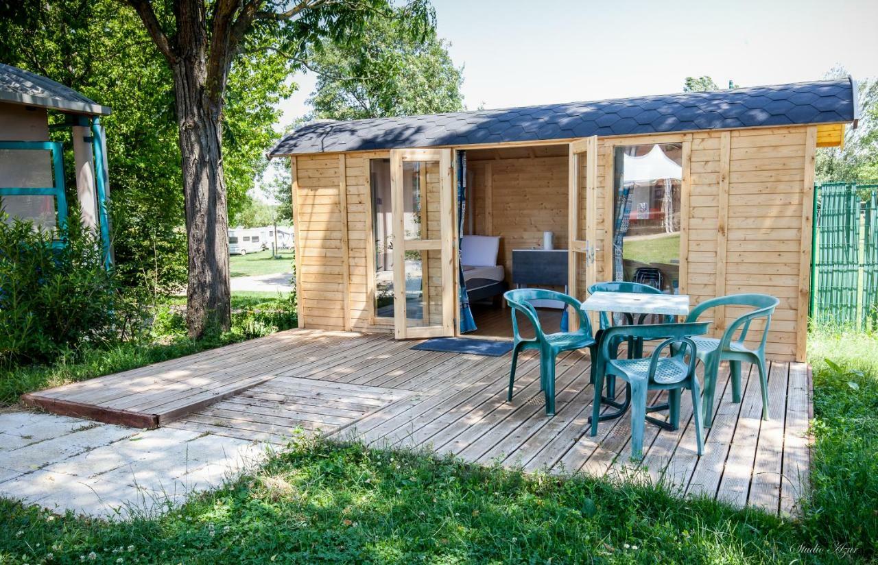 Camping De Tournus - Drole De Cabane Экстерьер фото