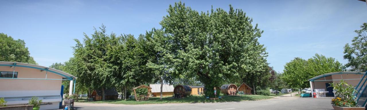 Camping De Tournus - Drole De Cabane Экстерьер фото