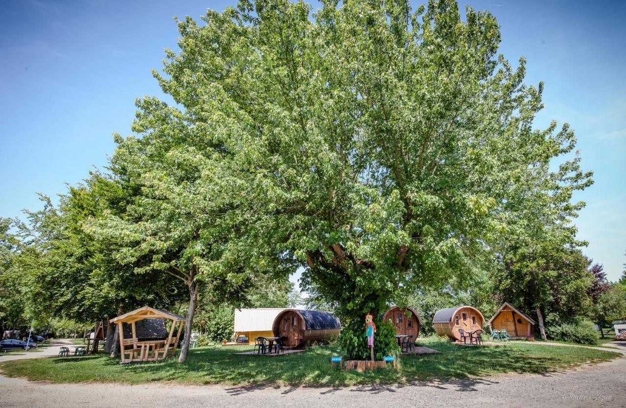 Camping De Tournus - Drole De Cabane Экстерьер фото