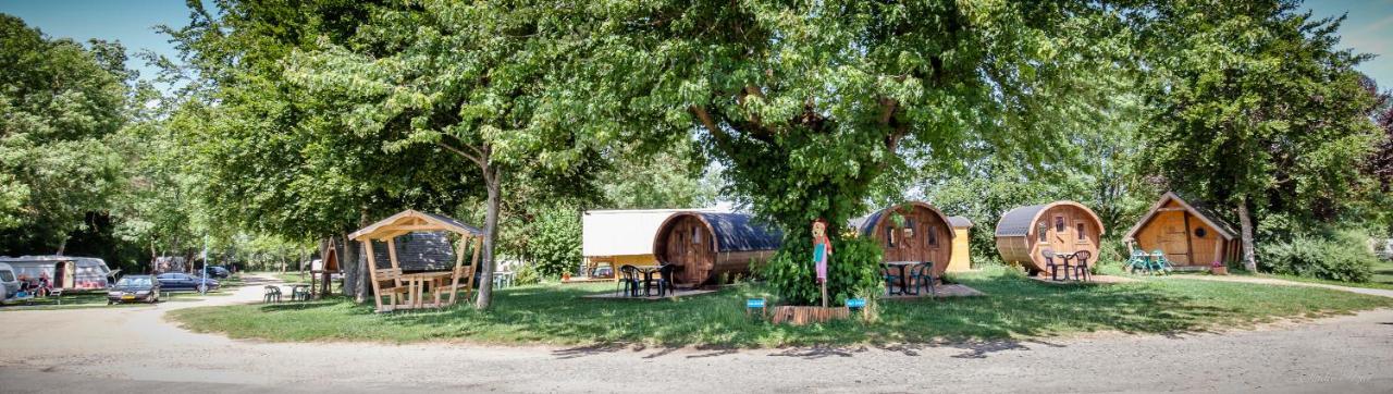 Camping De Tournus - Drole De Cabane Экстерьер фото