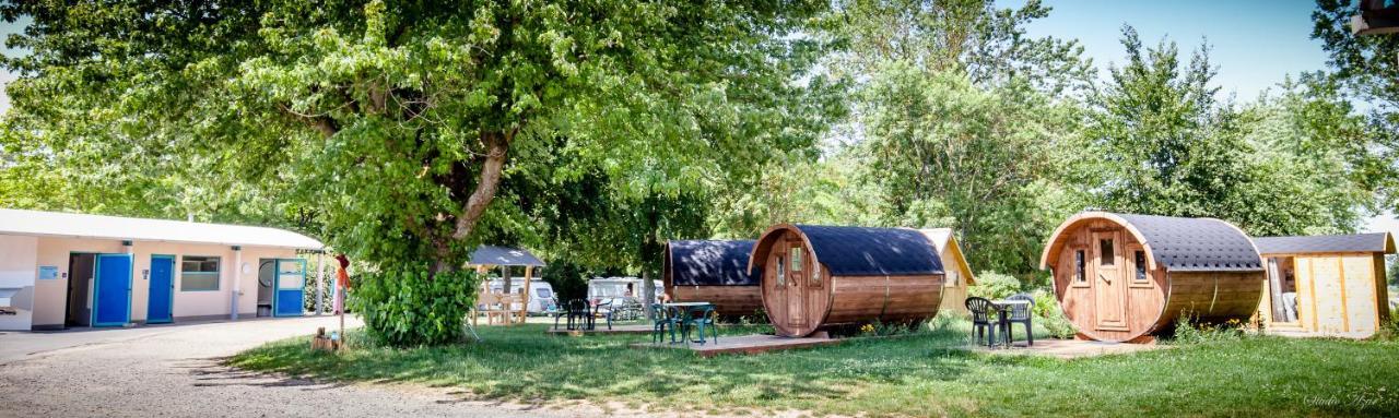 Camping De Tournus - Drole De Cabane Экстерьер фото
