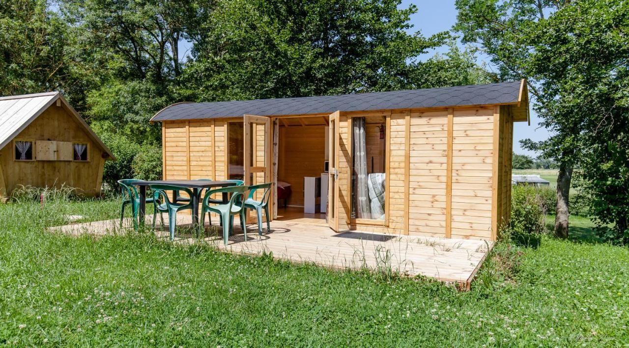 Camping De Tournus - Drole De Cabane Экстерьер фото